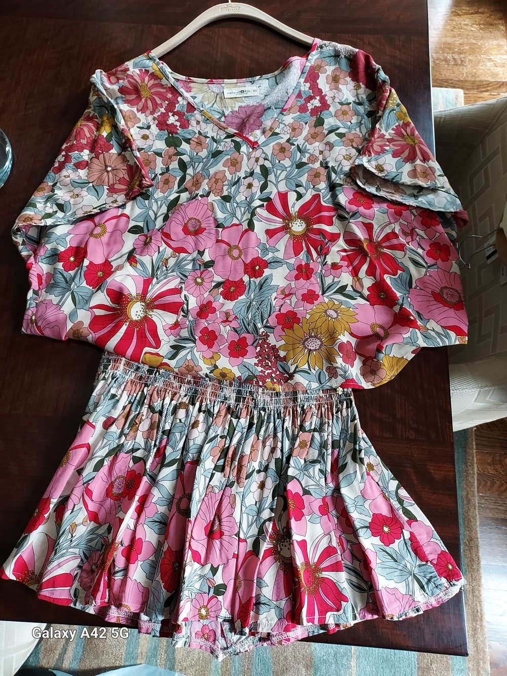 NATURAL LIFE Pink Floral Casual Shorts Set. Top XSMALL and Shorts SMALL